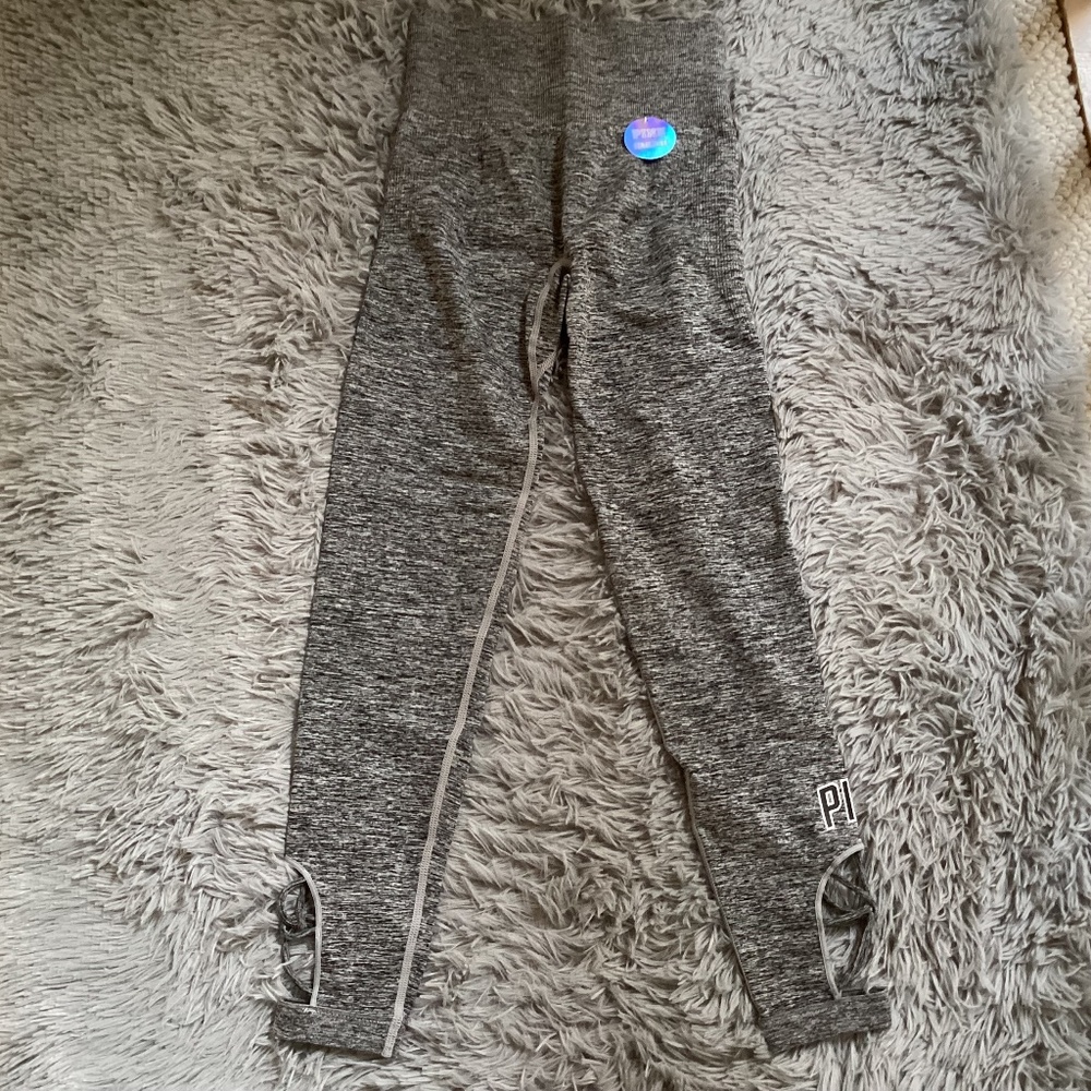 Victoria’s Secret Pink Ultimate Seamless Gray Legging Size S